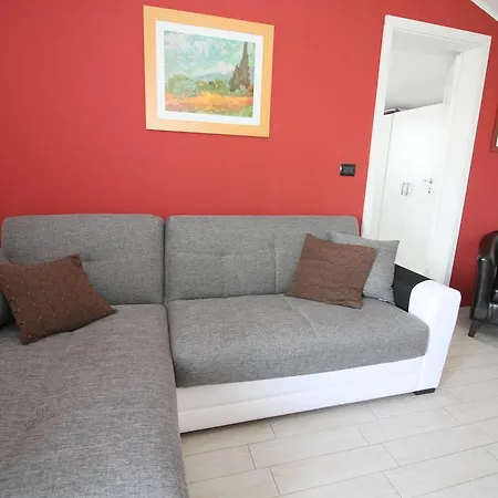 Lew Apartma